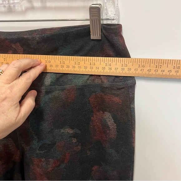 Soft Surroundings Women's Abstract Pants Star Slim Ankle size small - Picture 8 of 10